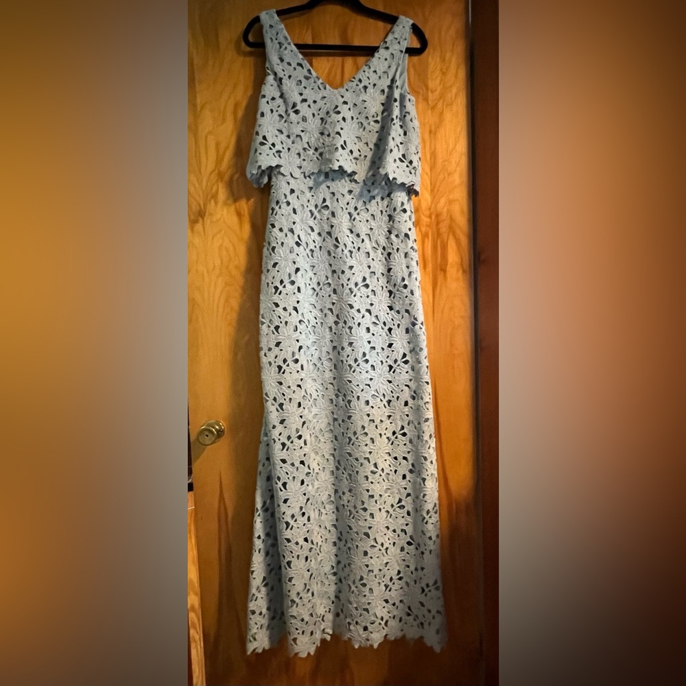 Vera Wang embroidered lace dress. Size 4. Pale blue- green. Like new.